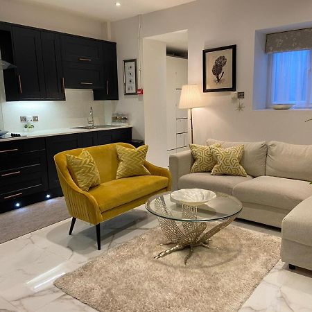 Elegant 2 Bed Flat In Chiswick Apartment London Bagian luar foto