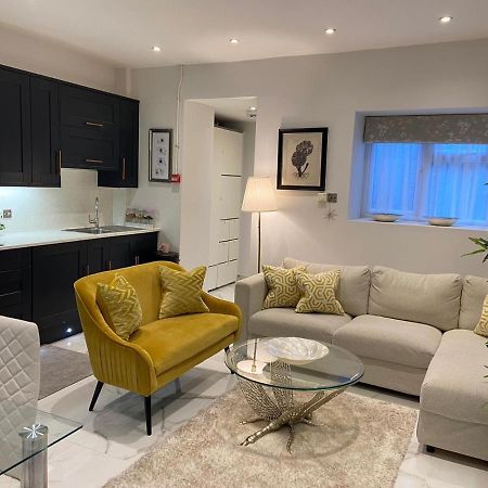 Elegant 2 Bed Flat In Chiswick Apartment London Bagian luar foto