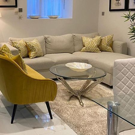 Elegant 2 Bed Flat In Chiswick Apartment London Bagian luar foto