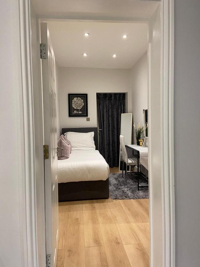 Elegant 2 Bed Flat In Chiswick Apartment London Bagian luar foto