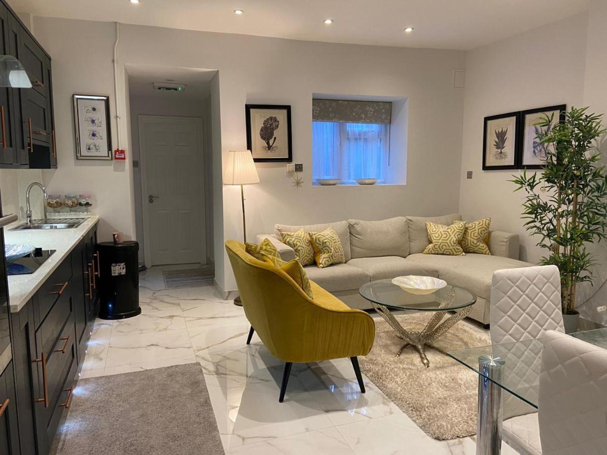 Elegant 2 Bed Flat In Chiswick Apartment London Bagian luar foto