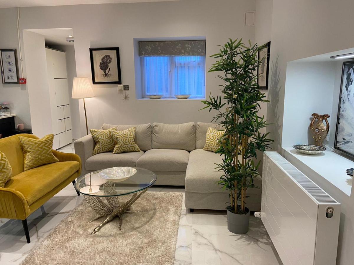 Elegant 2 Bed Flat In Chiswick Apartment London Bagian luar foto